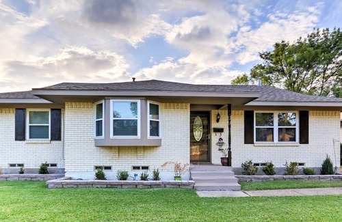 Farmers Branch House | Retreat Located In Prestigious Brookhaven Country Club Area. Book now!