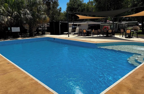 Herron House | Retreat on Estuary !nHuge waterfront residence for large groups to enjoy