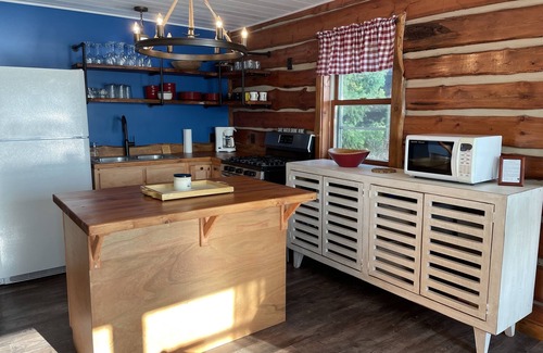 Hayward Cabin | Retreat on Round