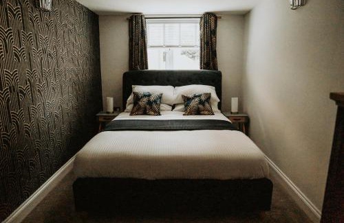 Whaddon Apartment | Retreat on the Green