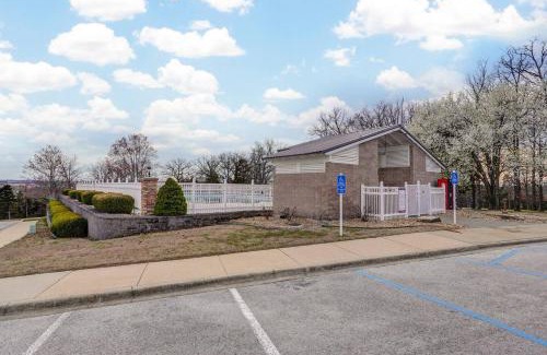 Branson Apartment | Retreat @ the Hills w/Pets and Game Room