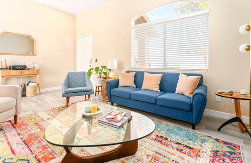 Indian Cove House | Retreat + Views + 10 mins Joshua Tree National Park + Hot tub & Pool