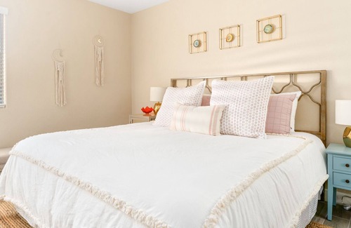 Indian Cove House | Retreat + Views + 10 mins Joshua Tree National Park + Hot tub & Pool