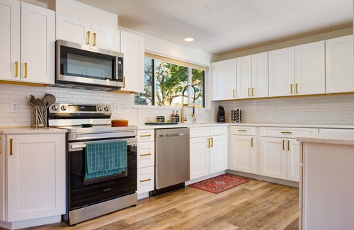 Northeast Heights House | Retreat w/HotTub, Steam Room, BBQ, Arcade, Nintendo Switch, WorkSpace & W/Dn