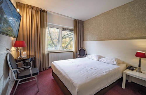 Apeldoorn Hotel | Retreat with Free Parking, E-Bike Rentals and Trails Near Theater Orpheus
