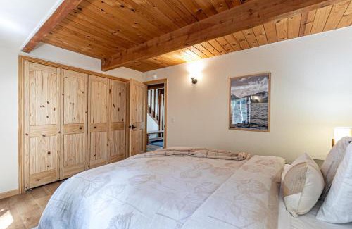 Carnelian Bay House | Retreat with Private Hot Tub steps North Lake Tahoe