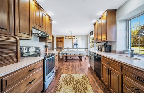 Blakeslee House | Retreats, 24 Acres, Reunions, Swim Spa, Game Rooms