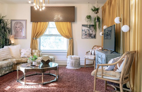 Rosedale Apartment | Retro 2 Bedroom Near Downtown