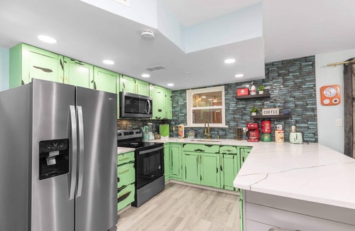 Wright House | Retro | Arcade Home, Pets, Grill, & Beach!
