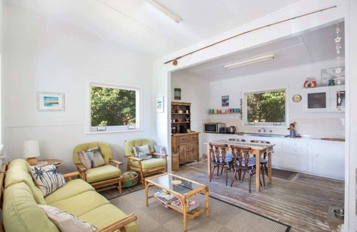 Kioloa House | Retro Beach Cottage - classic surf getaway