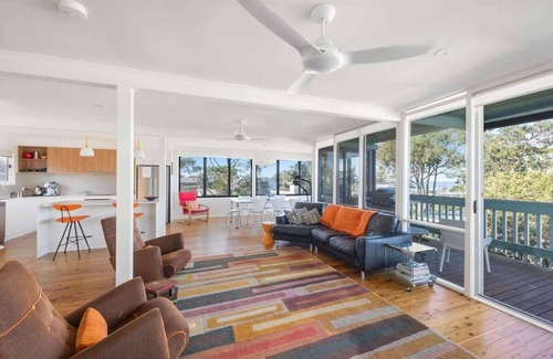 Mollymook Beach House | Retro Beach House Sum