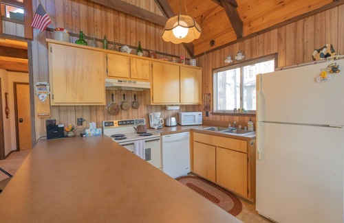 Arnold House | Retro Chalet w/central heat!