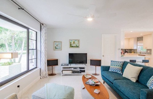 Indian Harbour Beach House | Retro Chic Decor wPrivate Pool Close to Beach 3br