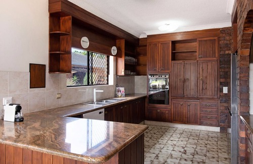 Surfers Paradise House | Retro Classic Surfers Paradise Waterfront Home