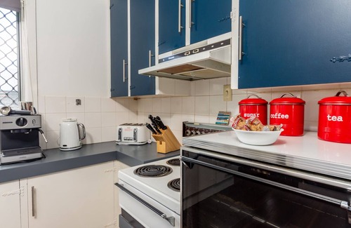 Bongaree House | Retro, coastal Beach housen500 metres to Pumistone passagenpassage