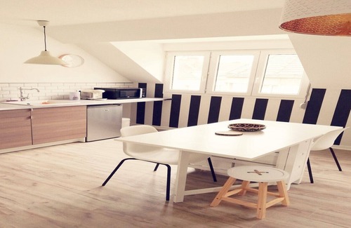 Le Creusot Apartment | Retro Creusot Apartment