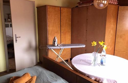 Altensteig Apartment | Retro Ferienwohnung mit Schlossblick im Nordschwarzwald