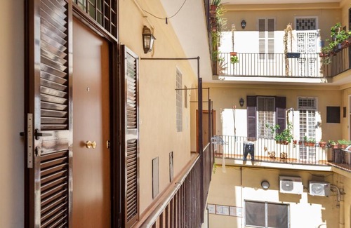 Marsala Apartment | Retro Flat Termini