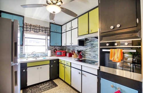 Southgate House | Retro-Inspired Stay, BBQ Patio, Close to Downtown