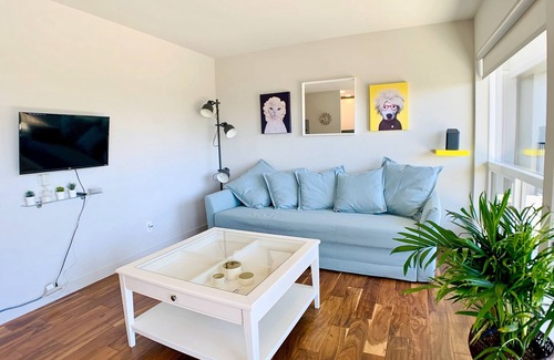 West Queen Anne Apartment | Retro meets Modern