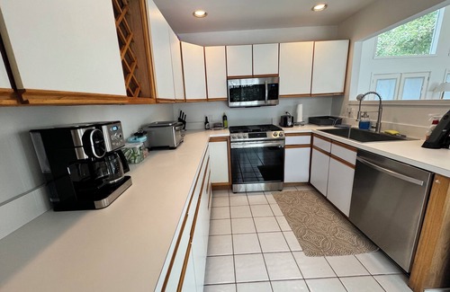 Northwest Harbor House | Retro Modern 3-Bedroom House with Heated Pool, Large Deck, WiFi in East Hampton