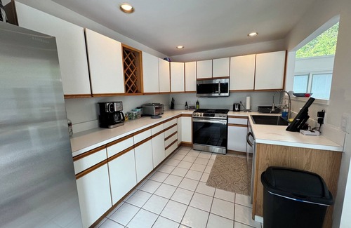 Northwest Harbor House | Retro Modern 3-Bedroom House with Heated Pool, Large Deck, WiFi in East Hampton