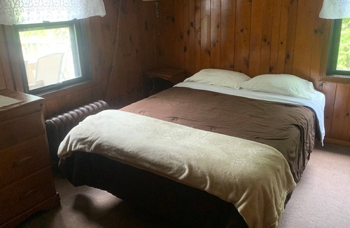 Oliverea Ski Chalet | Retro Mountain Chalet at forestHaus