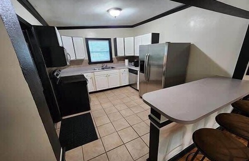 Tallahassee House | Retro Near Doak Campbell and FSU