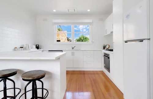 Manifold Heights House | Retro Retreat I Geelong Home Ideal for Families