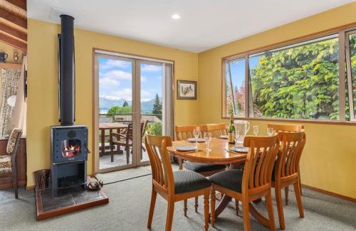 Wanaka House | Retro Ski Lodge - Wanaka Holiday Home