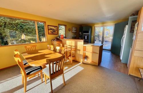 Wanaka House | Retro Ski Lodge - Wanaka Holiday Home