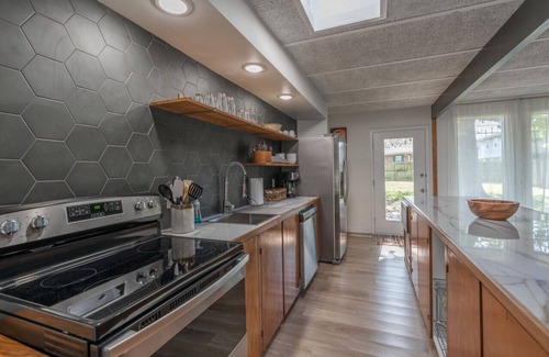 Springfield House | Retro Vibes | Mid-Century Gem in Springfield