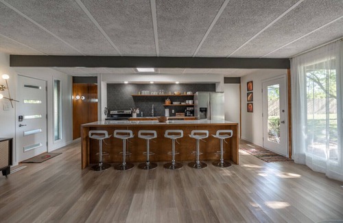 Springfield House | Retro Vibes | Mid-Century Gem in Springfield