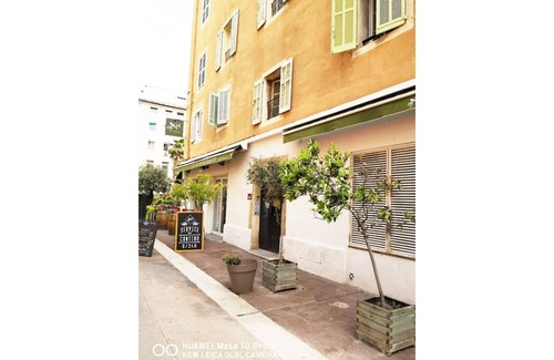 Opera Apartment | Retro-vintage loft style in the heart of the Old Port
