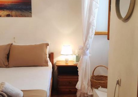 Gaios House | Retro Wooden House Gaios