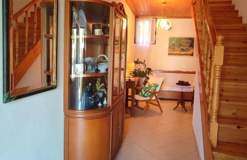 Gaios House | Retro Wooden House Gaios