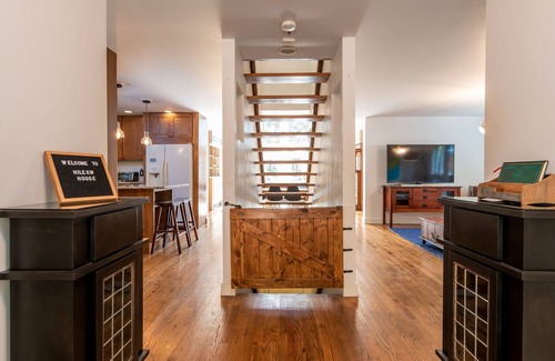 Anacortes House | Reunion ready Guemes island retreat + hot tub