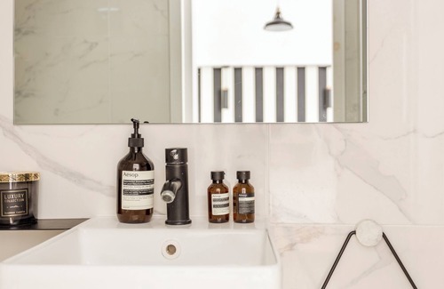 2nd Arrondissement House | Reva Suites