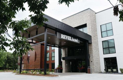 Urbandale Hotel | Revel Hotel, Tapestry Collection By Hilton