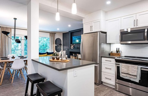 Revelstoke House | Revelation Retreat Townhouse-Private Hot Tub and Lower-Level Rec Room