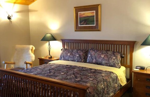 Corner Cabin | ReWild Ranch LLC