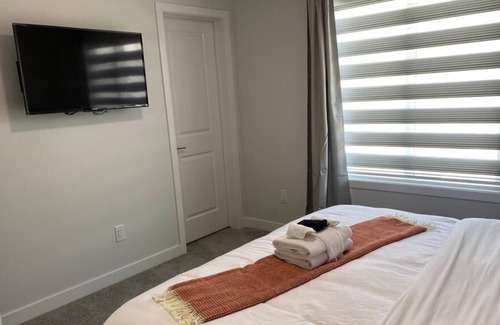 Southwest Edmonton House | Rewind@Asher - 3 Bed + Den House + Central AC & Double Garage for Play & Work