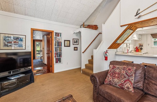 Pineland House | Reynold's Charming West Shore Cabin