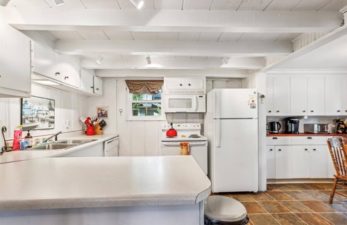 Pineland House | Reynold's Charming West Shore Cabin