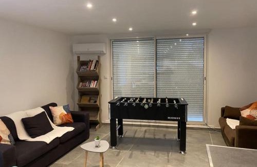 Bagnols-sur-Ceze Apartment | REZ de jardin moderne 4 chambres 8 personnes jardinet