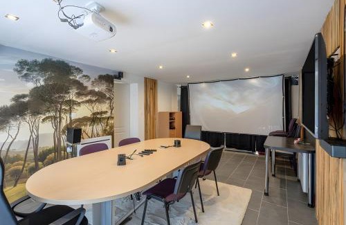La Ferriere Apartment | Rez de jardin & Salle de réunion