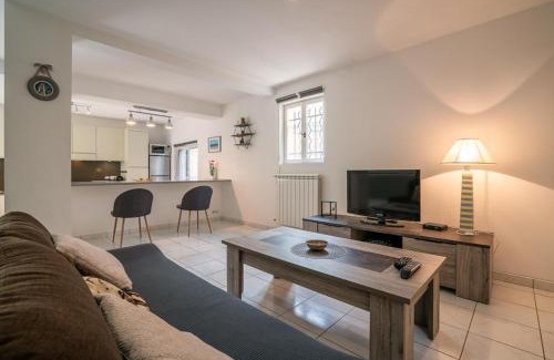 Montaleigne House | Rez de villa avec beau jardin et belle vue