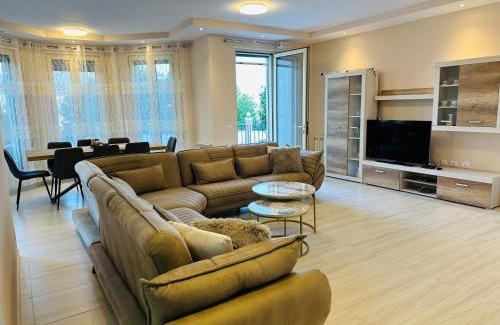 Kukes County Villa | Rezidenca Dozhlani with Private Pool & Yard