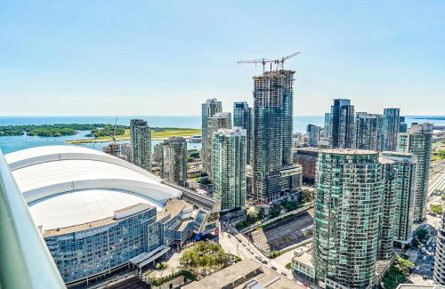 Toronto Entertainment District Apartment | RHD Luxury Condos-Downtown, CN Tower, Metro Toronto Convention Centre, Rogers Centre, Free Parking