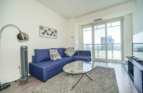 Toronto Entertainment District Apartment | RHD Luxury Condos-Downtown, CN Tower, Metro Toronto Convention Centre, Rogers Centre, Free Parking